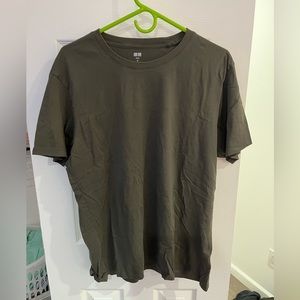 DARK GREEN UNIQLO MENS TEE SIZE EXTRA LARGE